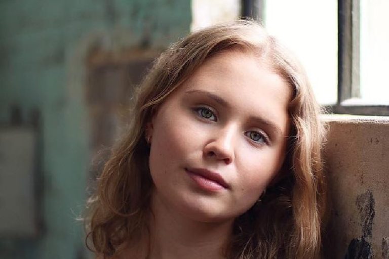 Eliza Scanlen wiki, bio, age, height, boyfriend, partner, net worth, movies