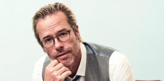 guy pearce wiki, wife, age, girlfriend, son and net worth details