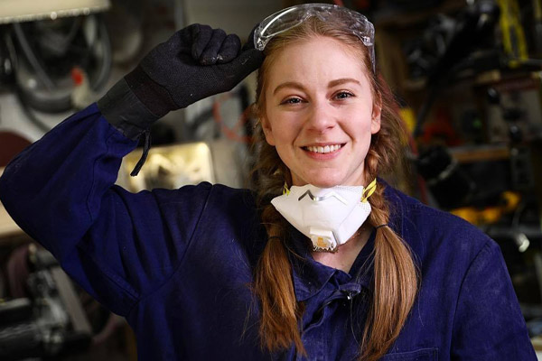 Simone Giertz wiki, bio, age, surgery, partner