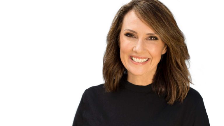 Chris Bath net worth, salary, husband, kids, wiki, age