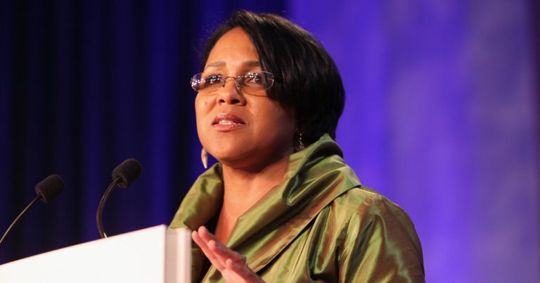 rosalind brewer net worth, amazon new ceo rosalind brewer net worth
