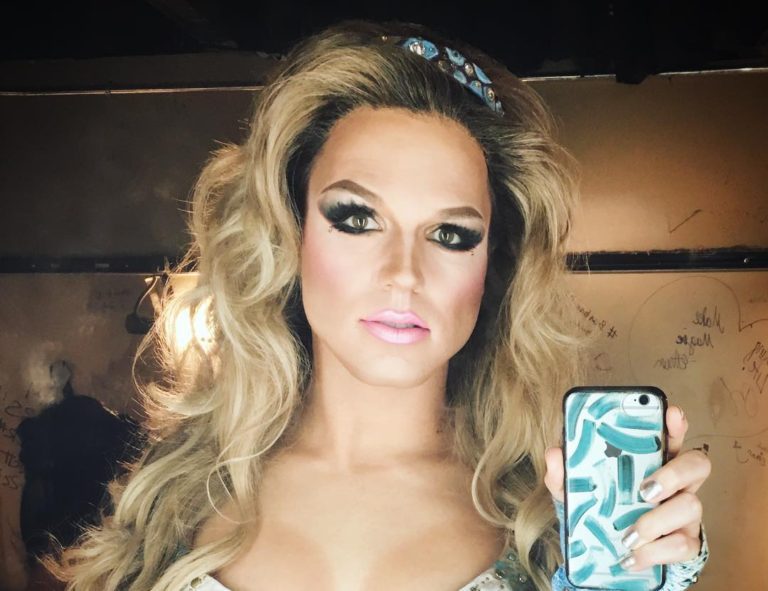 Derrick Barry Wiki, Bio, Age, Height, Boyfriend, Instagram