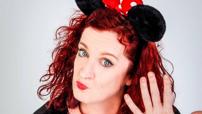 Comedian Justine Smith Wiki, Bio, Age, Height, Partner, Net Worth, Background!! Comedian Justine Smith Wiki, Bio, Age, Height, Partner, Worth, Husband