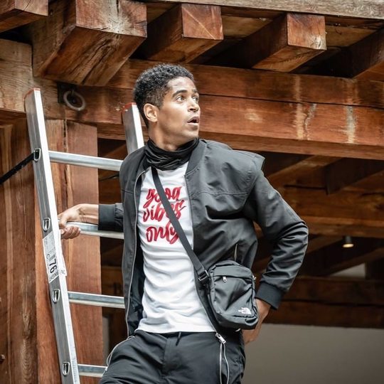 Alfred Enoch Girlfriend, Age, Height, Wife, Engaged, Net Worth 2022