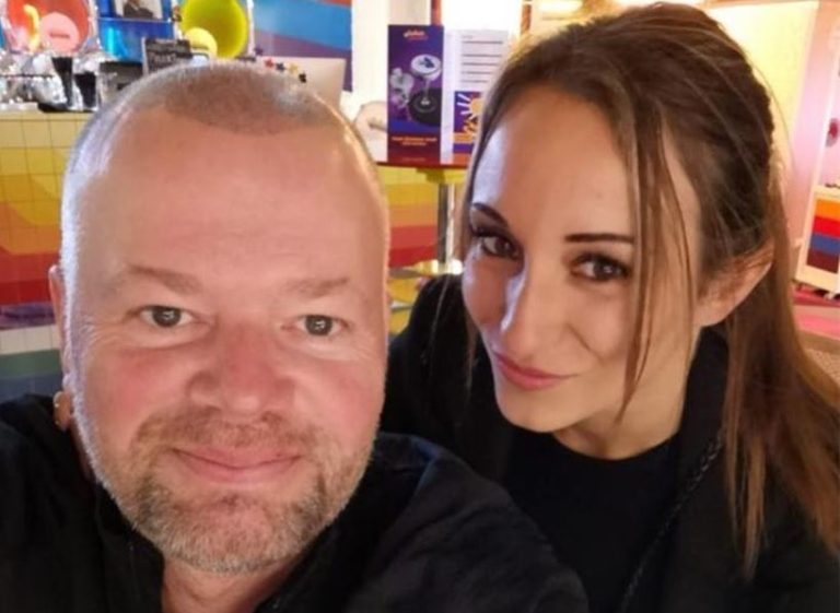 Raymond Van Barneveld wife Julia Evans