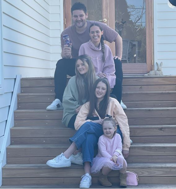 Alex Fevola With Her Husband Brendan Fevola And Four Daughter