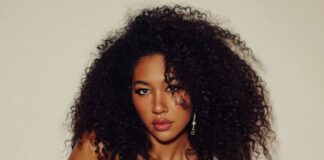 Aoki Lee Simmons Age