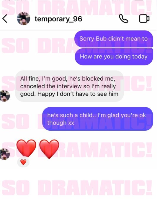 Jade chat with her friend 