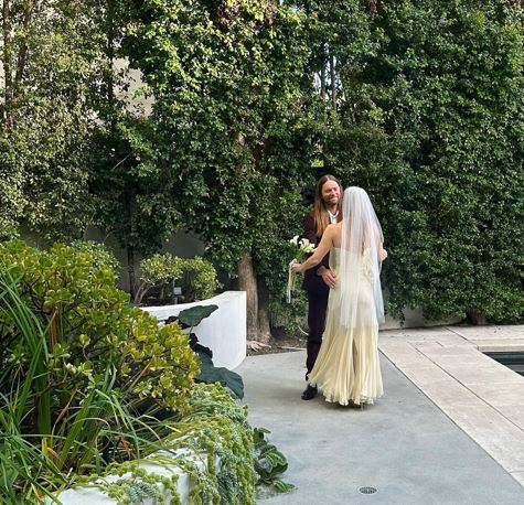 Alexis Novak wedding picture with her husband James Valentine