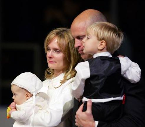 Mark Messier, Kim Clark, and their children