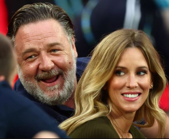 Russell Crowe and his girlfriend Britney Theriot