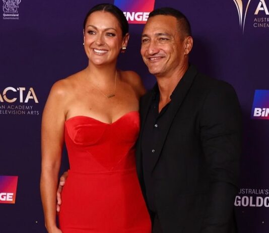 Api Robin Celeste Barber